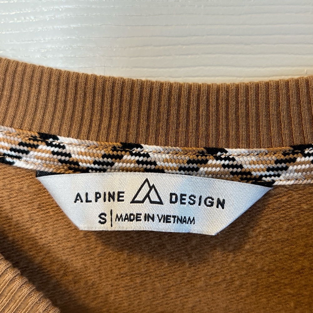 Alpine Design Men's Tan Crewneck Sweater